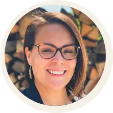 Elizabeth Carr Headshot